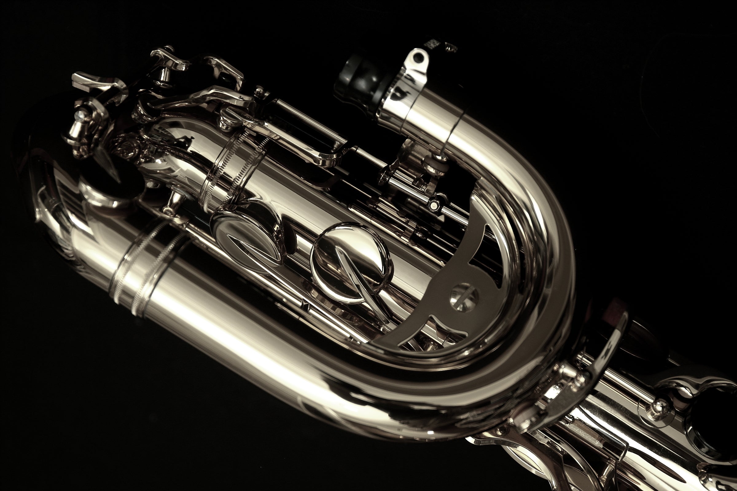 Silver Plates Instrument Yamaha YBS-82S Silver-plated Custom Baritone Saxophone – BrassBarn